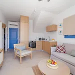 Luxury Waterfront - East Coast Apartment