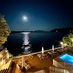 Luxury Waterfront - East Coast Apartment Nydri (Lefkada)
